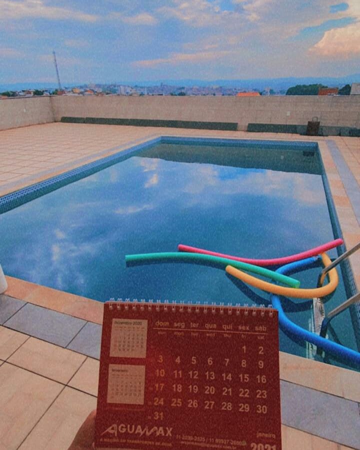 Piscina em cobertura de condomínio abastecida pela Aguamax em São Paulo
